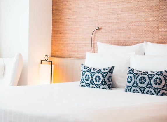 לינה בבית חב``ד